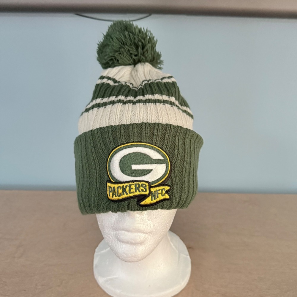 New Era Green Bay Packers Beanie OSFM Green White Pom Cuffed Fleece Sideline
